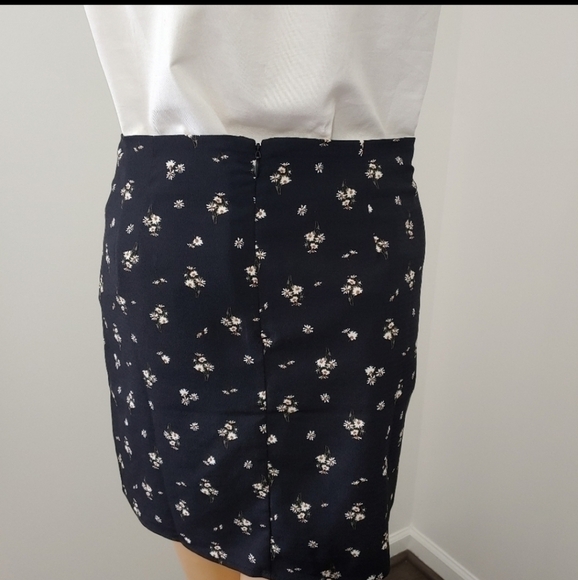 Floral mini skirt - Picture 3 of 5